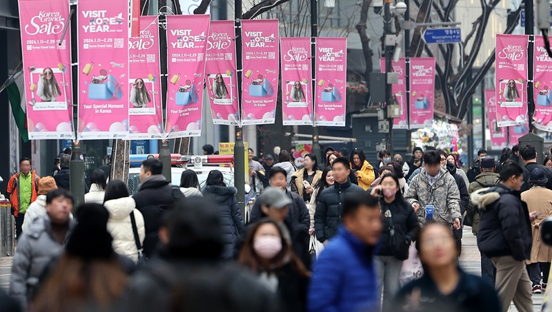 2024 코리아그랜드세일이 시작된 지난 1월 11일 오후 서울 중구 명동 거리. (ⓒ뉴스1, 무단 전재-재배포 금지)